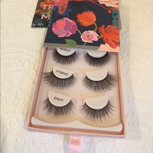 Ipsy Flash Eyelashes NWT - Picture 2 of 2